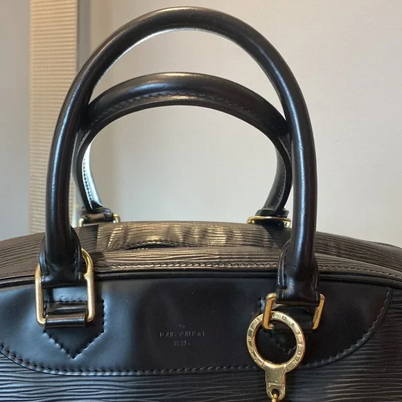Louis Vuitton Deauville Epi Black Leather - Picture 3 of 13